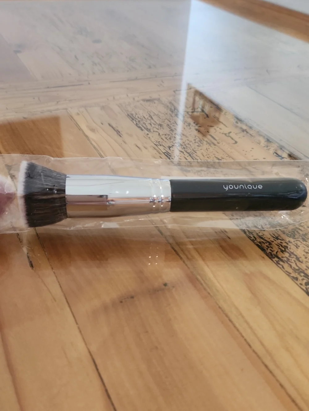 Younique Kabuki Foundation Brush NEW Unused NICE!